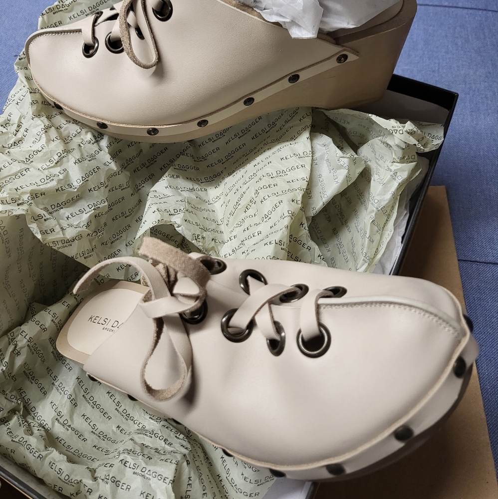 Never worn hip leather clogs